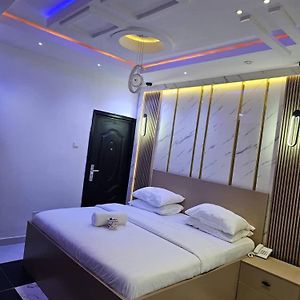 Vhs Vinchee Suites